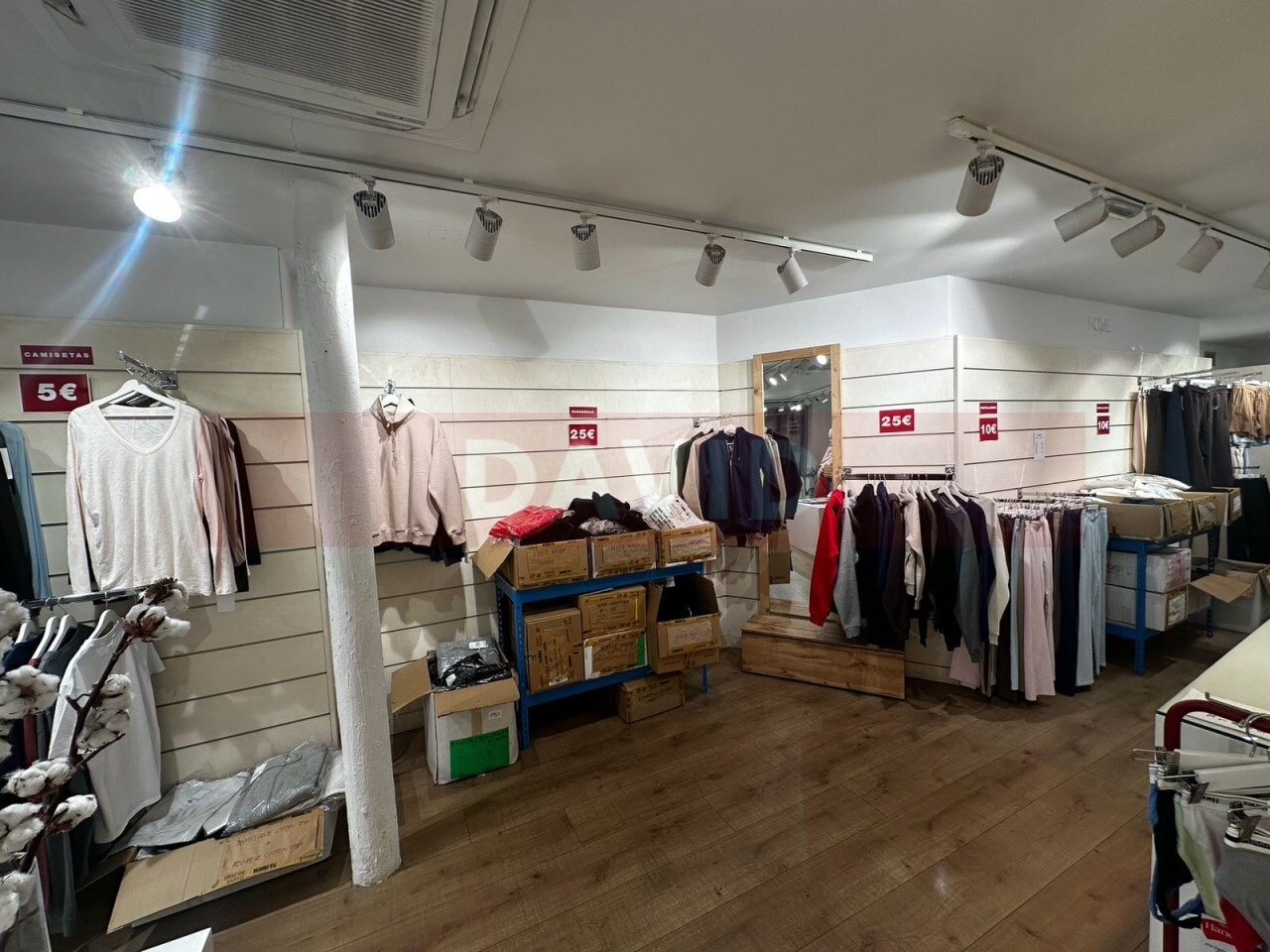 Retail in Barcelona, Barcelona to rent Interior Photo- Image 1 of 29