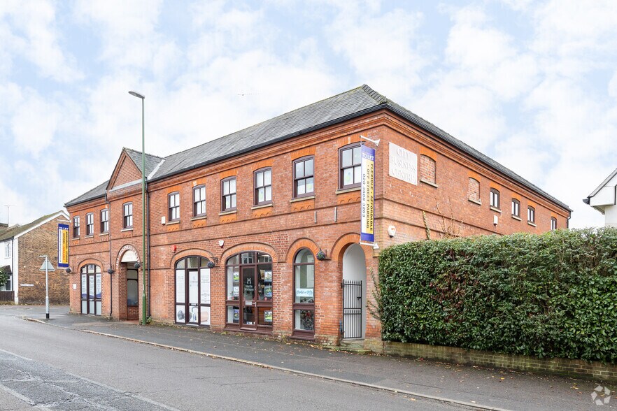 6 Brighton Rd, Horsham to rent - Building Photo - Image 2 of 2