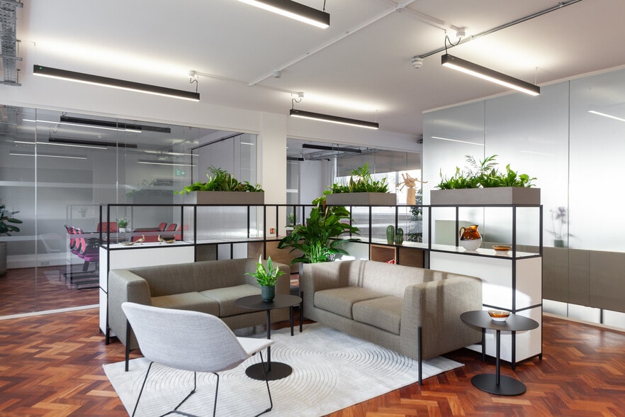 23-25 Eastcastle St, London to rent - Building Photo - Image 1 of 18