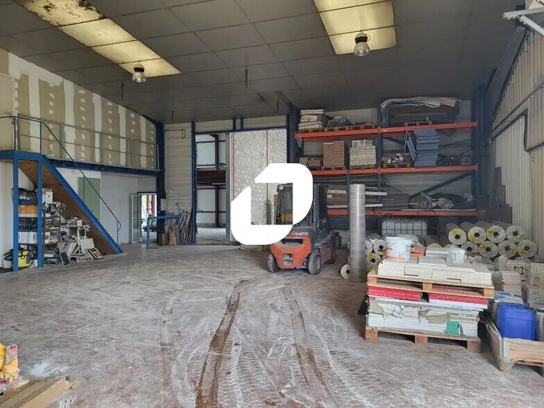 Light Industrial in Cestas to rent - Interior Photo - Image 3 of 16