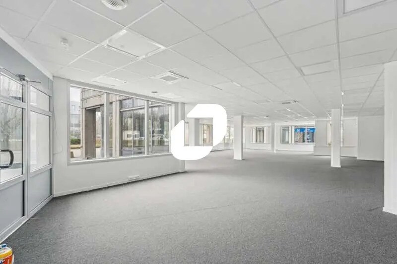 Office in Villepinte to rent Interior Photo- Image 1 of 9