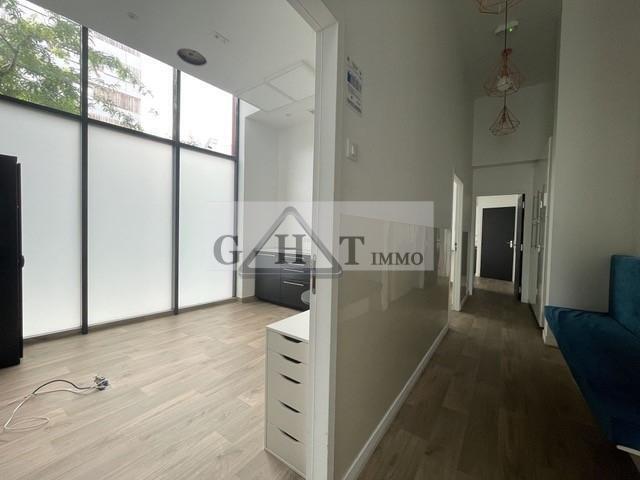 Retail in Ivry-sur-Seine to rent - Interior Photo - Image 2 of 9