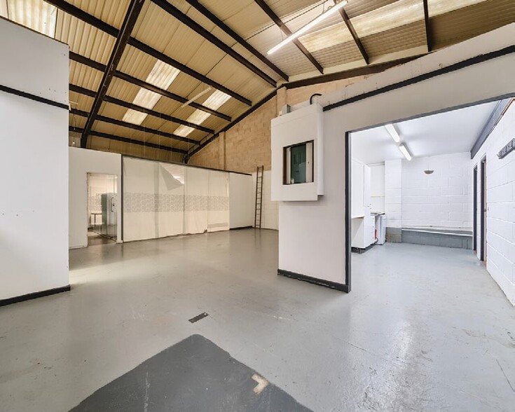 Butts Pond Industrial Estate, Sturminster Newton for rent - Interior Photo - Image 2 of 7