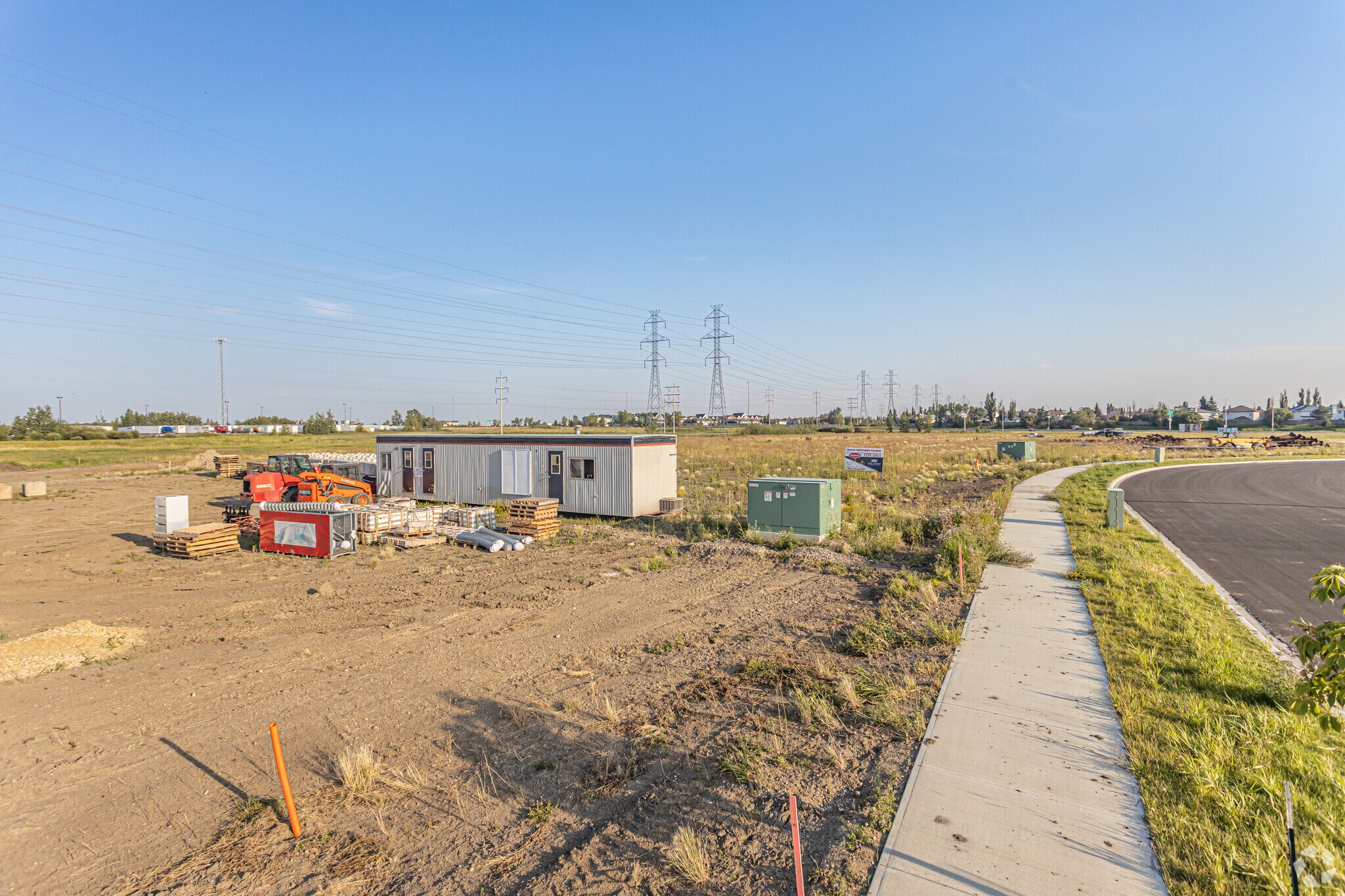 5003 28 St NW, Edmonton, AB for sale Primary Photo- Image 1 of 5