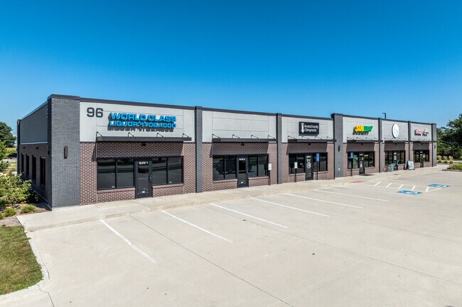 More details for 96 Paine Cir, Bondurant, IA - Retail to Rent