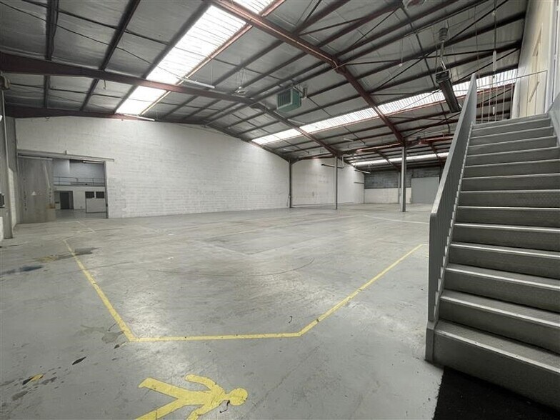 Light Industrial in Saint Soupplets to rent - Interior Photo - Image 3 of 10
