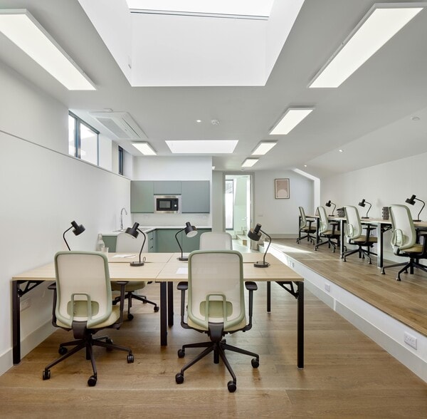 61-63 Rochester Pl, London to rent - Interior Photo - Image 3 of 12