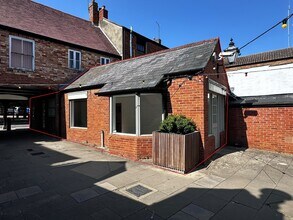 16 Cornwall Pl, Buckingham to rent Interior Photo- Image 1 of 8