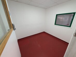 181-183 Fleet Rd, Fleet to rent Interior Photo- Image 2 of 3