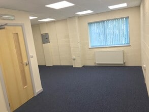 10-16 Little Balmer, Buckingham to rent Interior Photo- Image 1 of 2