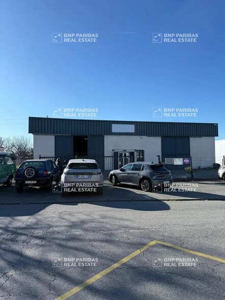 Light Industrial in Saint-Alban to rent - Building Photo - Image 1 of 3