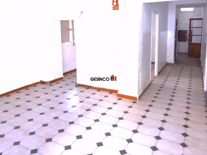 Retail in València, Valencia to rent - Building Photo - Image 2 of 8