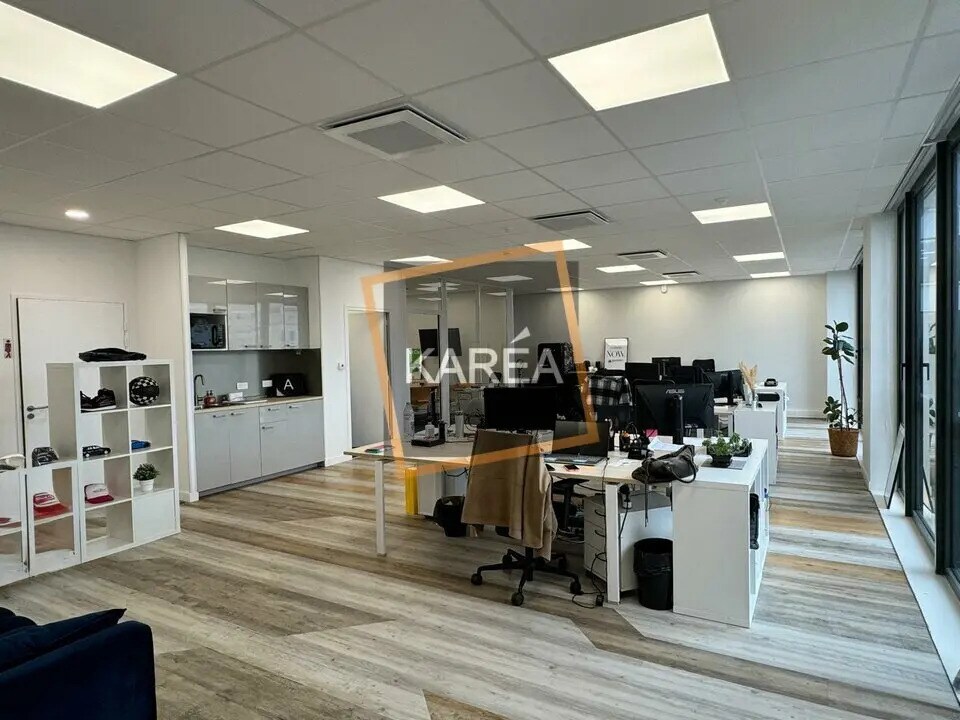 Location Bureaux 105 m² - Photo 1