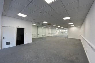 Exeter Airport Industrial Estate, Clyst Honiton to rent Interior Photo- Image 2 of 3
