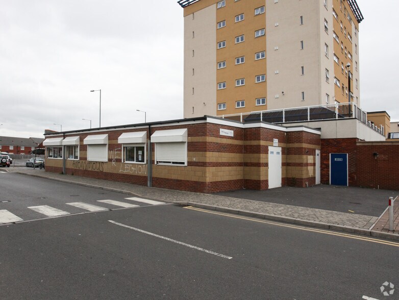 Cavendish Sq, Swindon for rent - Building Photo - Image 2 of 2