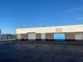 8 Pitt Rd, Bellshill to rent Building Photo- Image 1 of 1