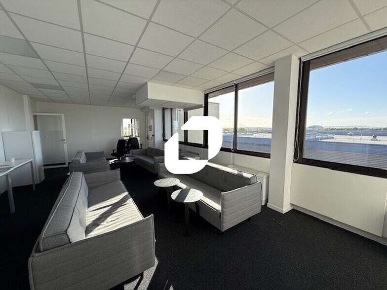 Office in SAINT-OUEN-L'AUMONE to rent - Interior Photo - Image 3 of 18