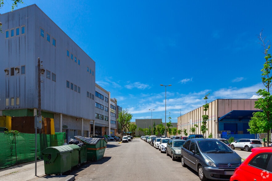 Office in L'Hospitalet de Llobregat, Barcelona to rent - Building Photo - Image 3 of 4