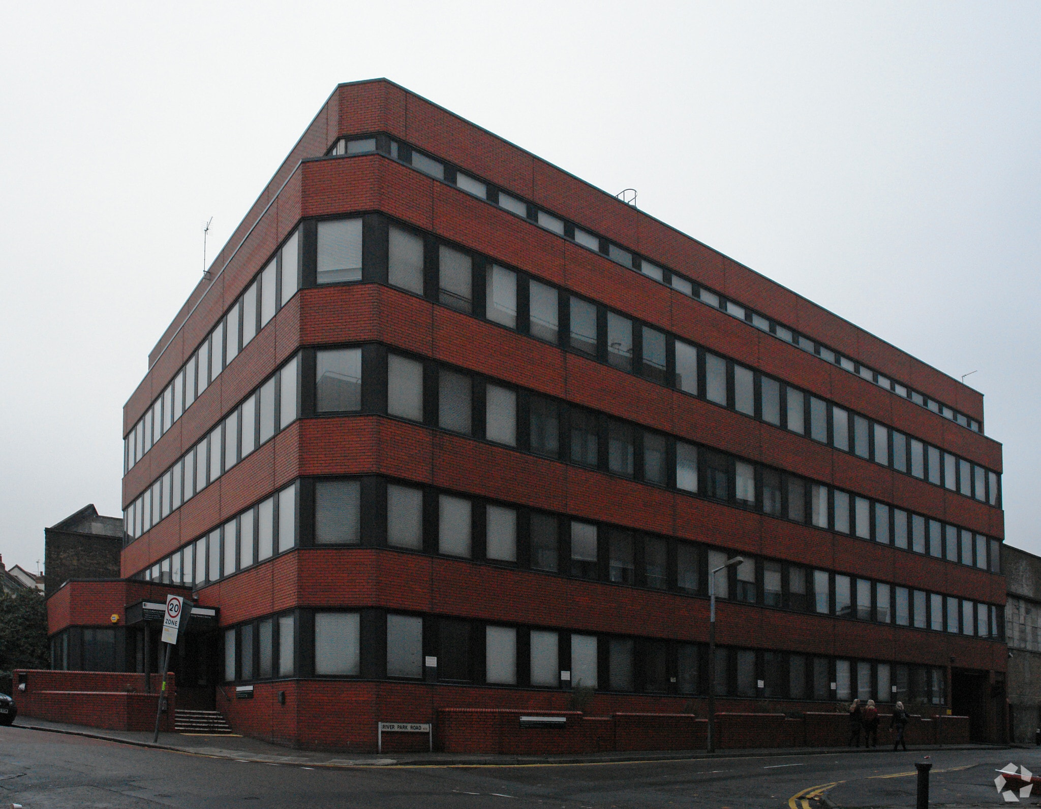 40 Cumberland Rd, London to rent Primary Photo- Image 1 of 2