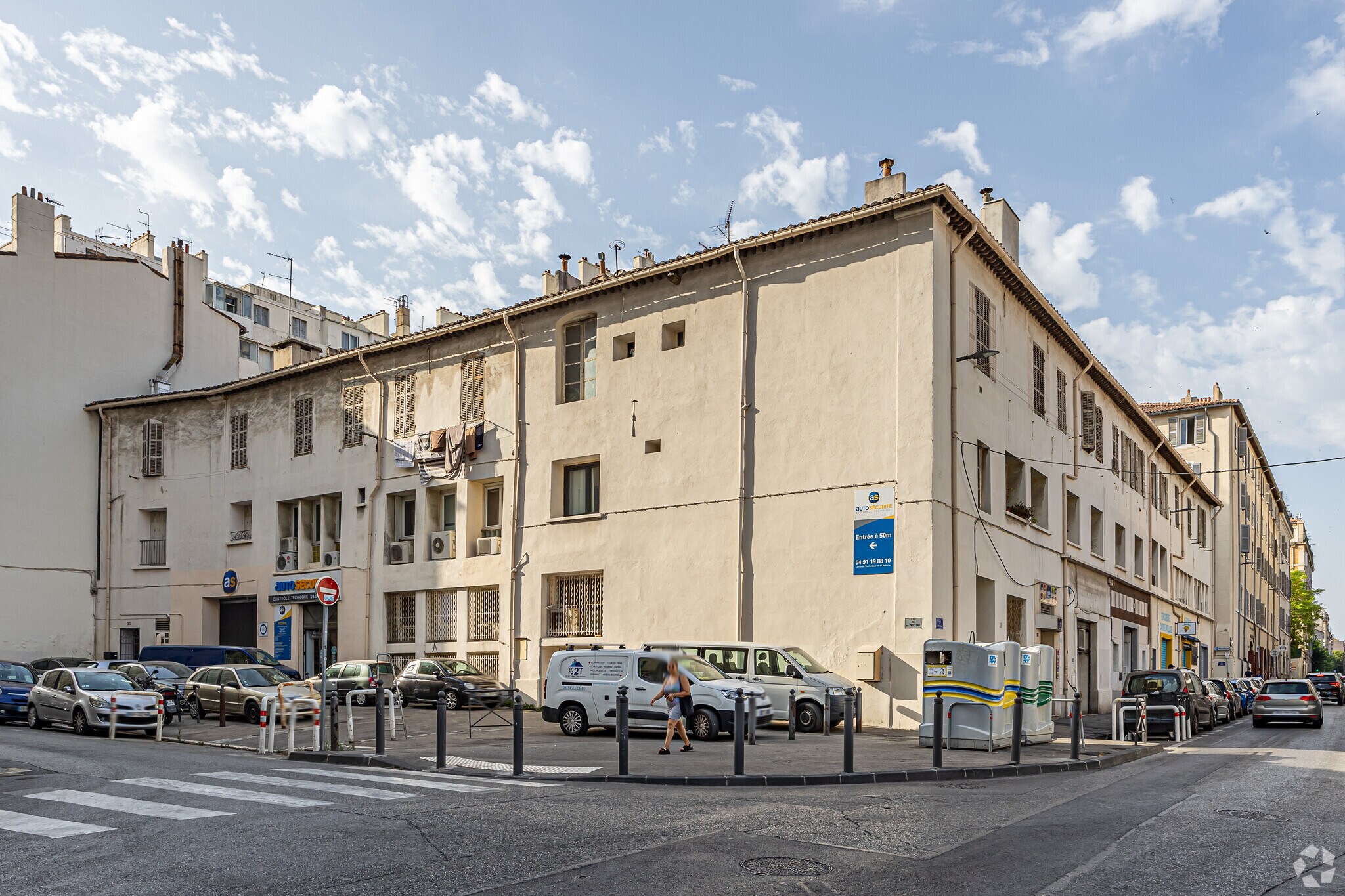 Retail in Marseille to rent Primary Photo- Image 1 of 3