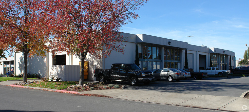 1420-1444 Royal Industrial Way, Concord, CA for rent - Primary Photo - Image 1 of 4