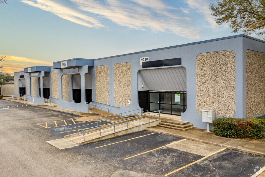 9929 Broadway St, San Antonio, TX for rent - Building Photo - Image 1 of 31