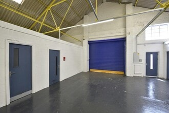 Shepley Rd, Manchester to rent Interior Photo- Image 1 of 4