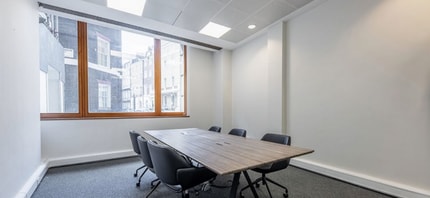 2 Queen Annes Gate Buildings, London to rent Interior Photo- Image 2 of 4