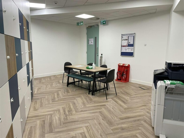 1 Queen St, Bristol to rent - Building Photo - Image 3 of 9