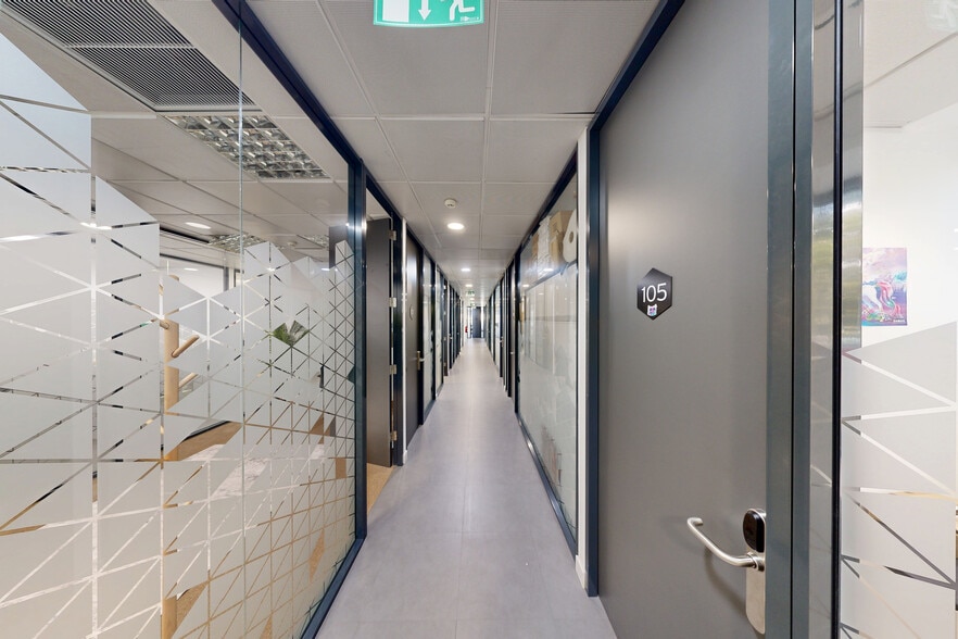 Carrer de Pallars, 193-201, Barcelona, Barcelona to rent - Matterport 3D Scan - Image 2 of 23