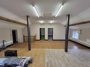 1 Globe Sq, Dukinfield to rent Interior Photo- Image 2 of 2