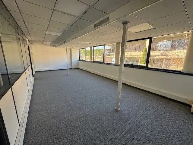 Office in Valbonne to rent - Interior Photo - Image 3 of 5