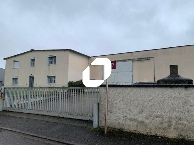 Light Industrial in Saint-Laurent-de-Mure to rent - Building Photo - Image 1 of 15