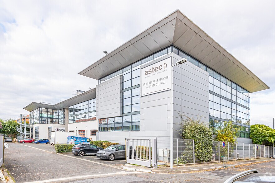 9 Rue Du Haras, Nanterre to rent - Primary Photo - Image 1 of 2