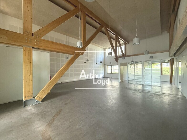 Office in Savigny-le-Temple to rent - Interior Photo - Image 3 of 7