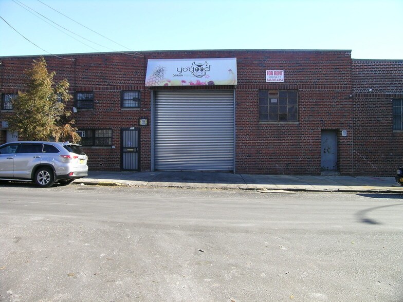 542544 Barretto St, Bronx 10474 UK