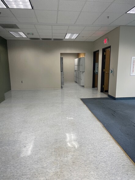 355 Kinoole St, Hilo, HI to rent - Building Photo - Image 2 of 5