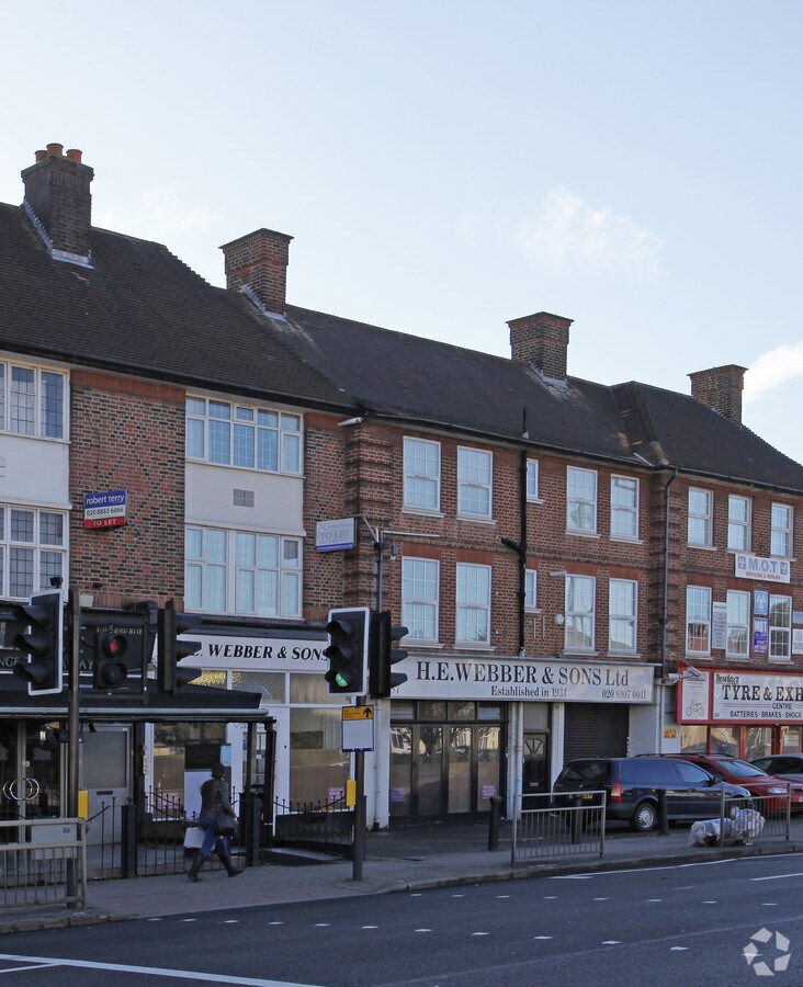 87 Kenton Rd, Harrow HA3 0AN UK