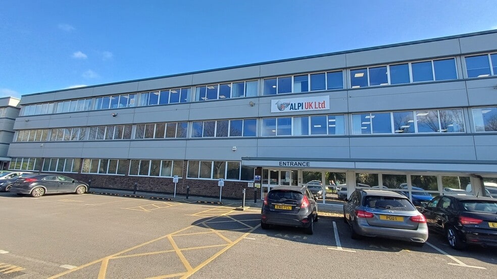 Miles Gray Rd, Basildon to rent - Building Photo - Image 2 of 3