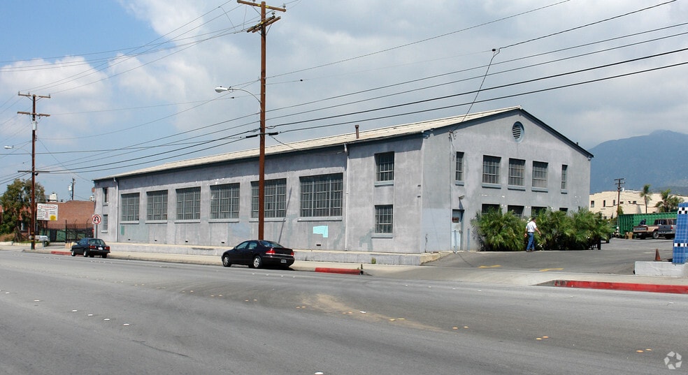 145 W Duarte Rd portfolio of 3 properties for sale on LoopNet.co.uk - Building Photo - Image 3 of 5