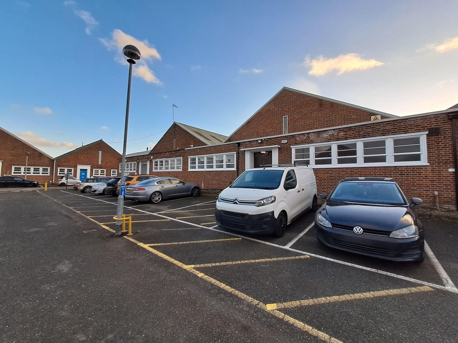 Tewin Rd, Welwyn Garden City to rent Building Photo- Image 1 of 3