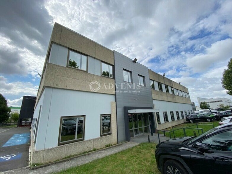 6 Rue Des Peupliers, Nanterre to rent - Building Photo - Image 2 of 11