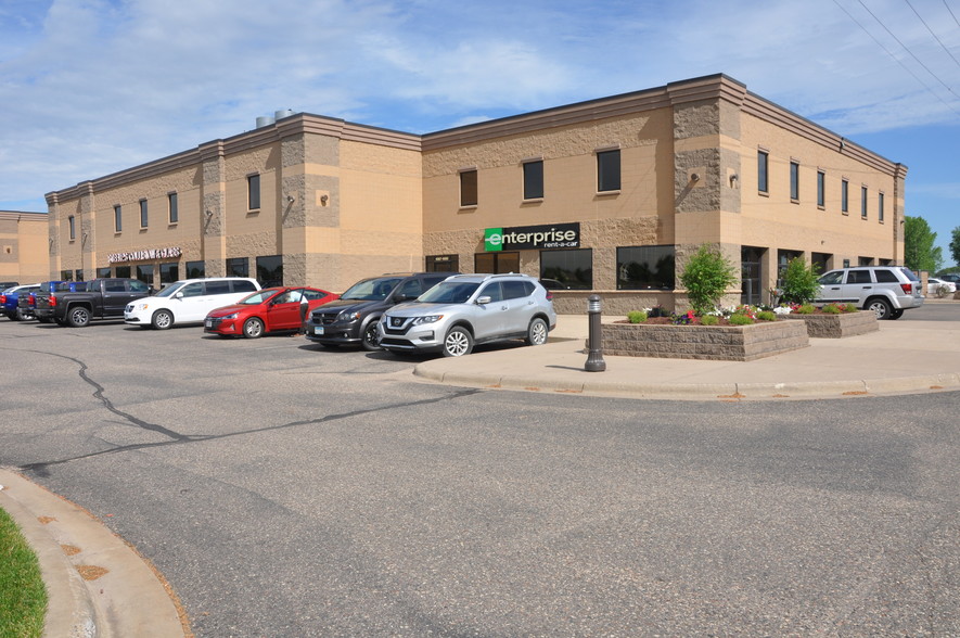 4041-4065 Chelsea Rd W, Monticello, MN for rent - Building Photo - Image 1 of 4