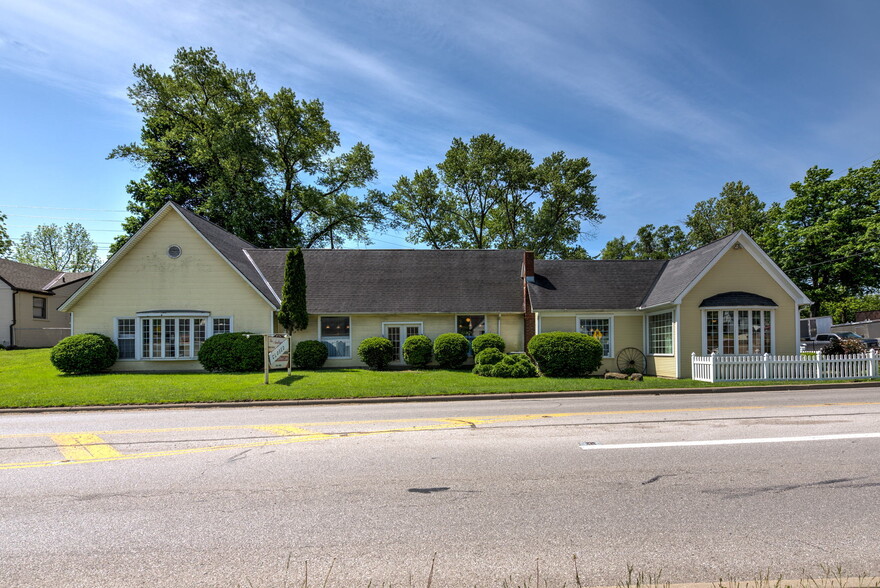 9417 Main Street, Cincinnati, OH for sale - Building Photo - Image 1 of 37