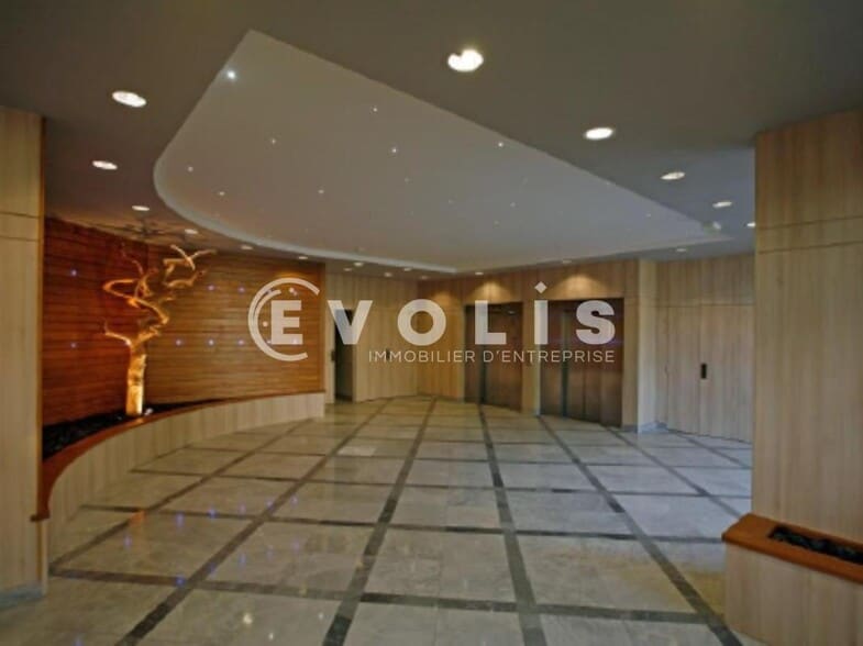 Office in Vélizy-Villacoublay to rent - Lobby - Image 3 of 4