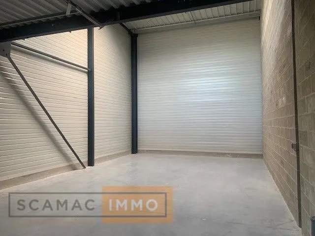 Location Entrepôt 99 m² - Photo 1