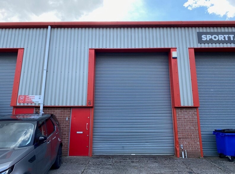 Roundabout Ct, Caerphilly for sale - Primary Photo - Image 1 of 1