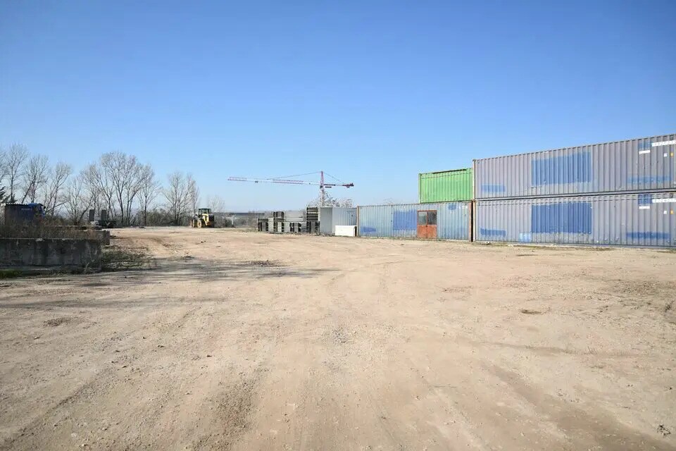 Land in Ternay to rent Building Photo- Image 1 of 5