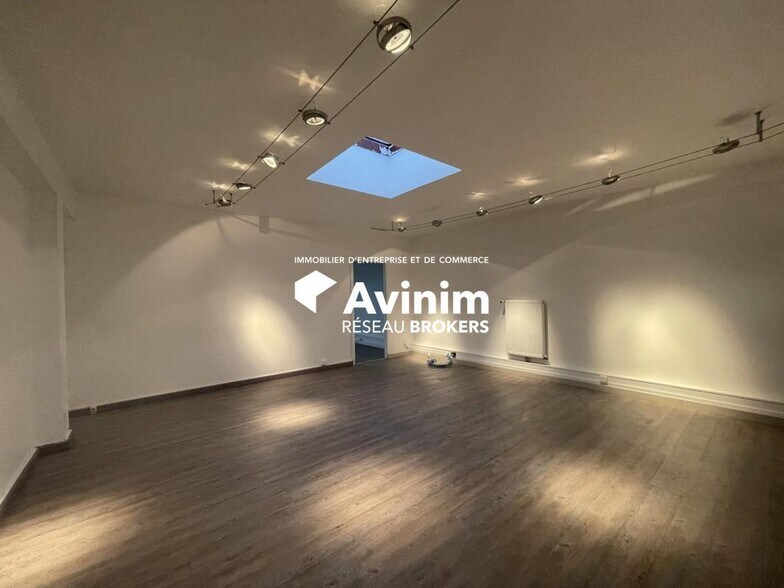 Retail in Gometz-la-Ville to rent - Interior Photo - Image 1 of 17