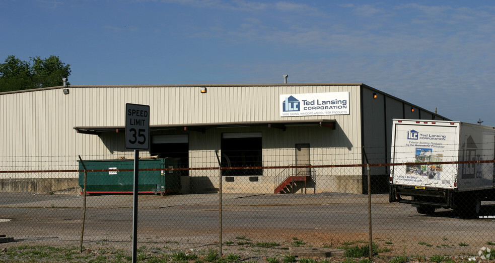 2401 24th St N, Birmingham, AL for rent - Building Photo - Image 3 of 4